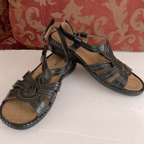Studio Works comfort MARYBELLE black hook & loop sandals side scratch size 8M 🌹 - Picture 2 of 10